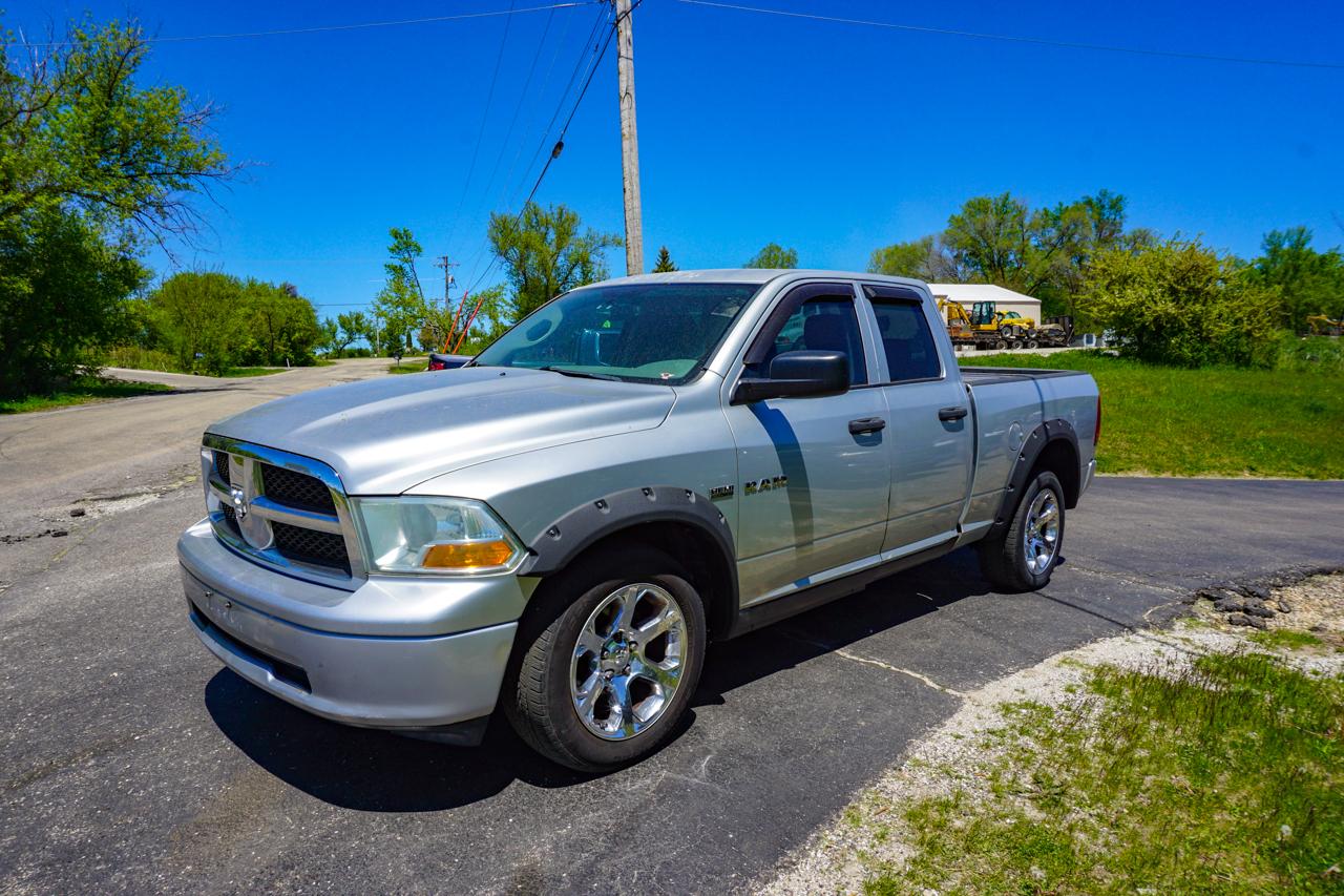 Dodge Ram 1500 4WD Quad Cab 140.5" ST 2010