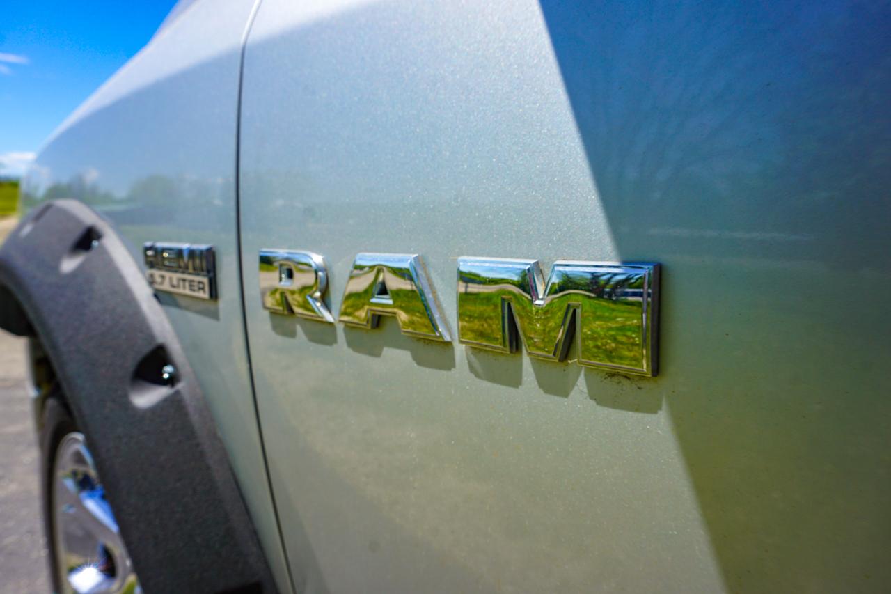 Dodge Ram 1500 4WD Quad Cab 140.5" ST 2010