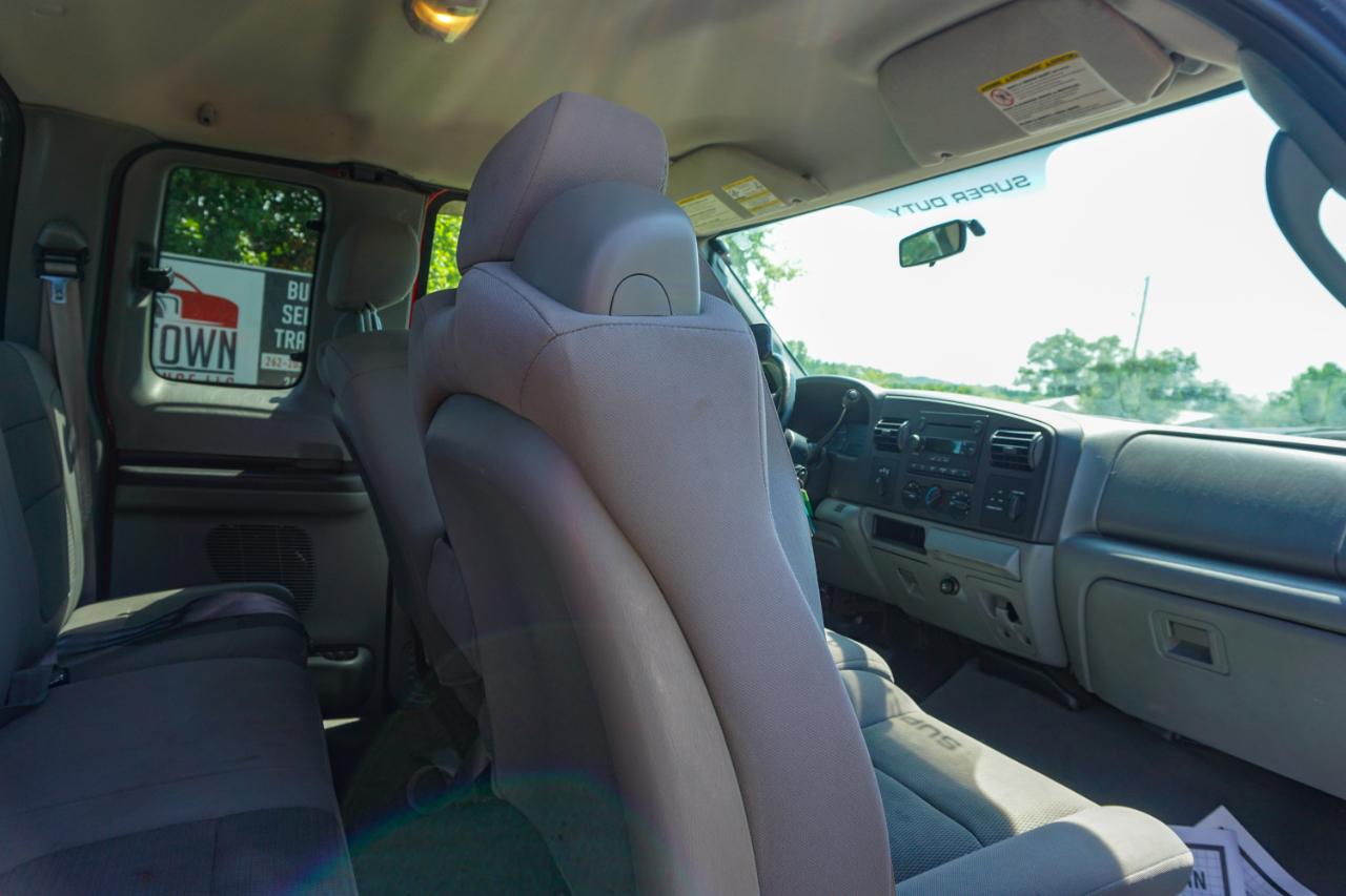 Ford Super Duty F-250 Supercab 142" Lariat 4WD 2005