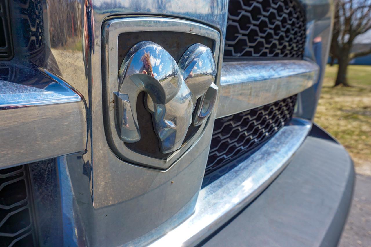 Dodge Ram 1500 4WD Reg Cab 140.5" ST 2010