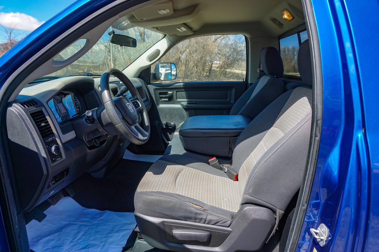 Dodge Ram 1500 4WD Reg Cab 140.5" ST 2010