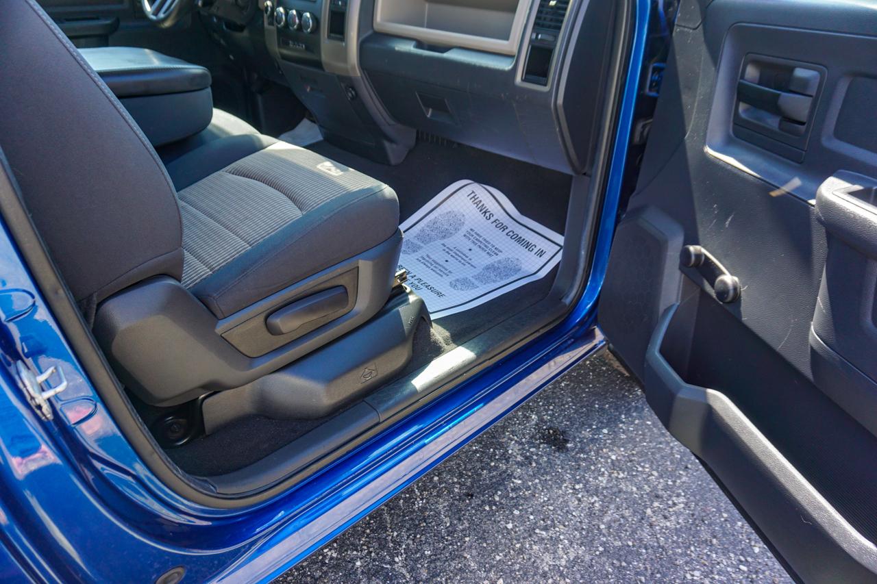 Dodge Ram 1500 4WD Reg Cab 140.5" ST 2010