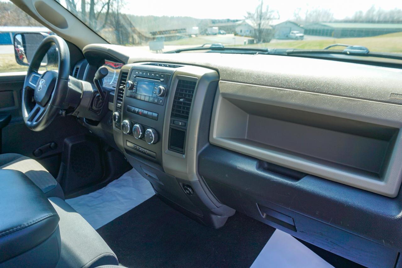 Dodge Ram 1500 4WD Reg Cab 140.5" ST 2010