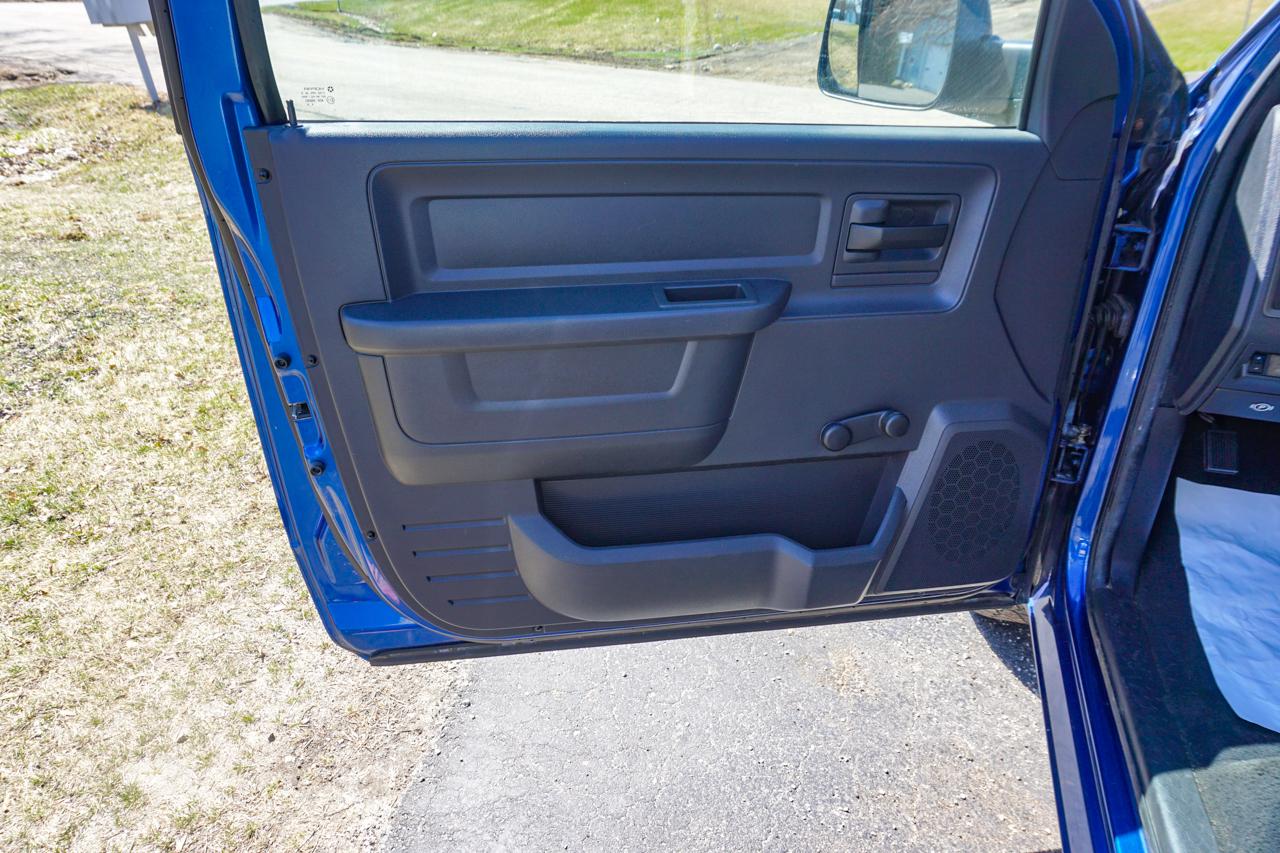 Dodge Ram 1500 4WD Reg Cab 140.5" ST 2010