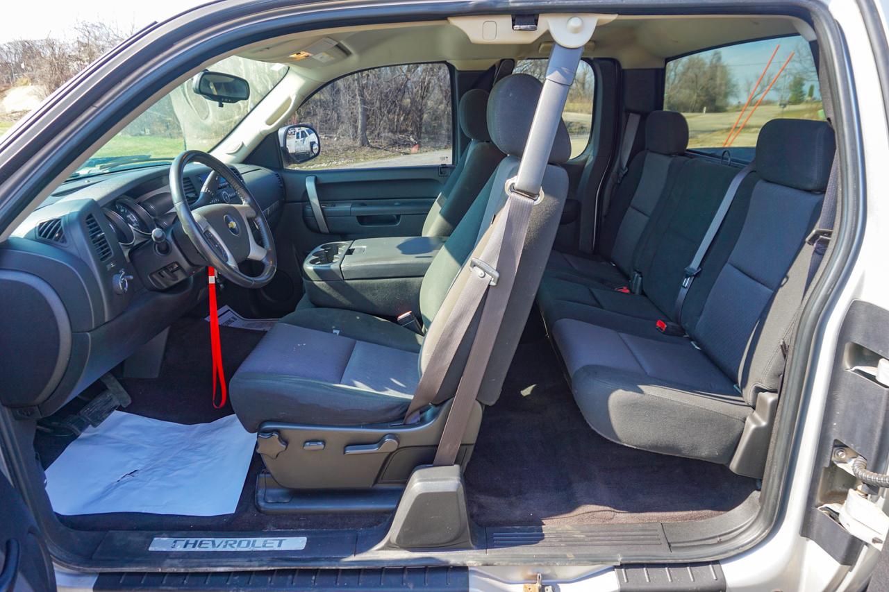 Chevrolet Silverado 1500 4WD Ext Cab 143.5" LT 2010