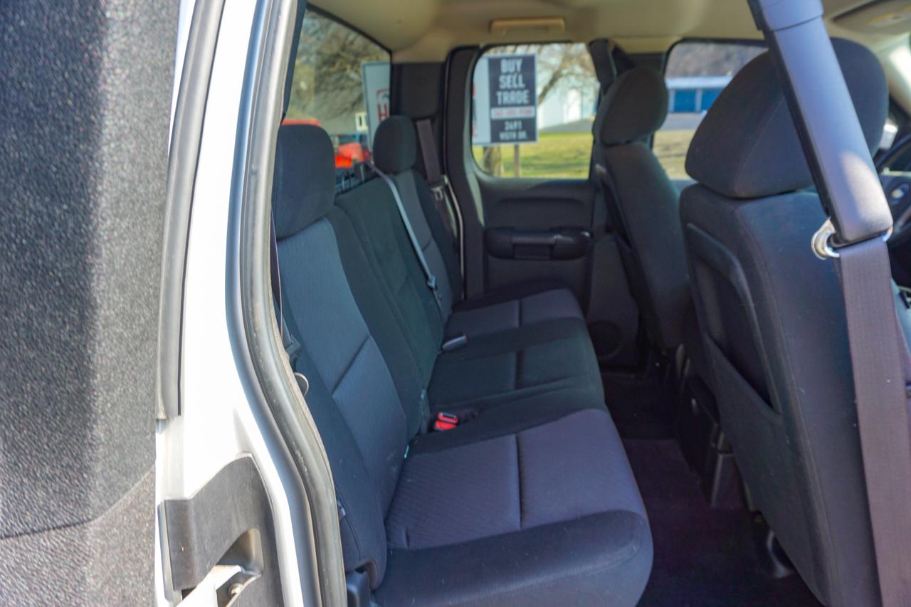 Chevrolet Silverado 1500 4WD Ext Cab 143.5" LT 2010