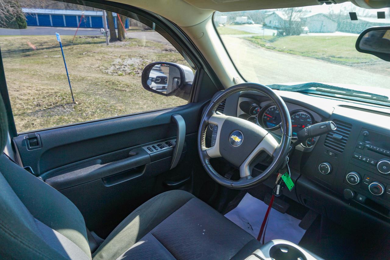 Chevrolet Silverado 1500 4WD Ext Cab 143.5" LT 2010