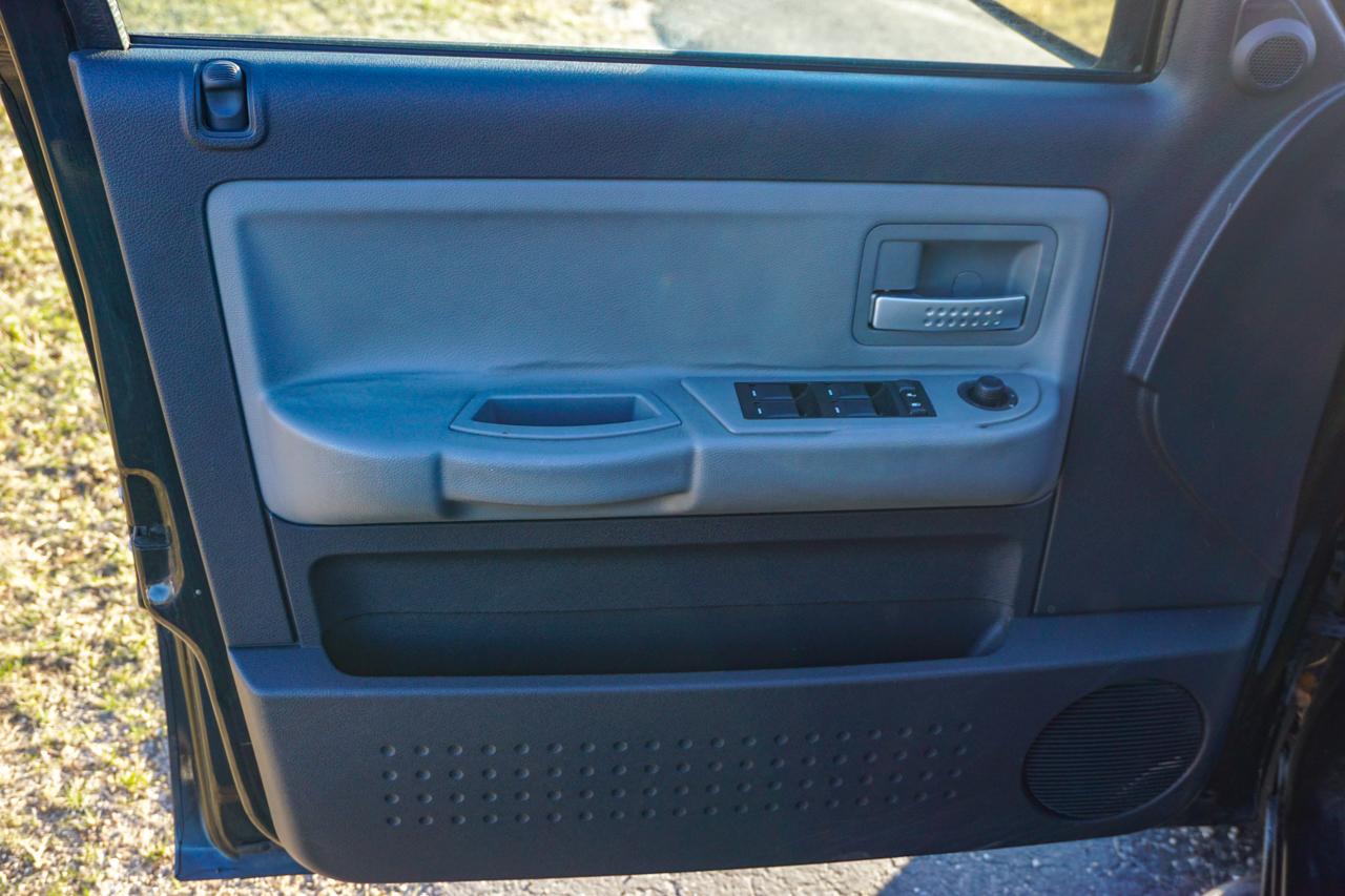 Dodge Dakota 4WD Crew Cab Laramie 2008