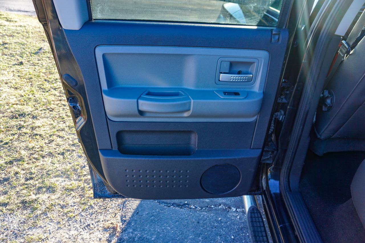 Dodge Dakota 4WD Crew Cab Laramie 2008