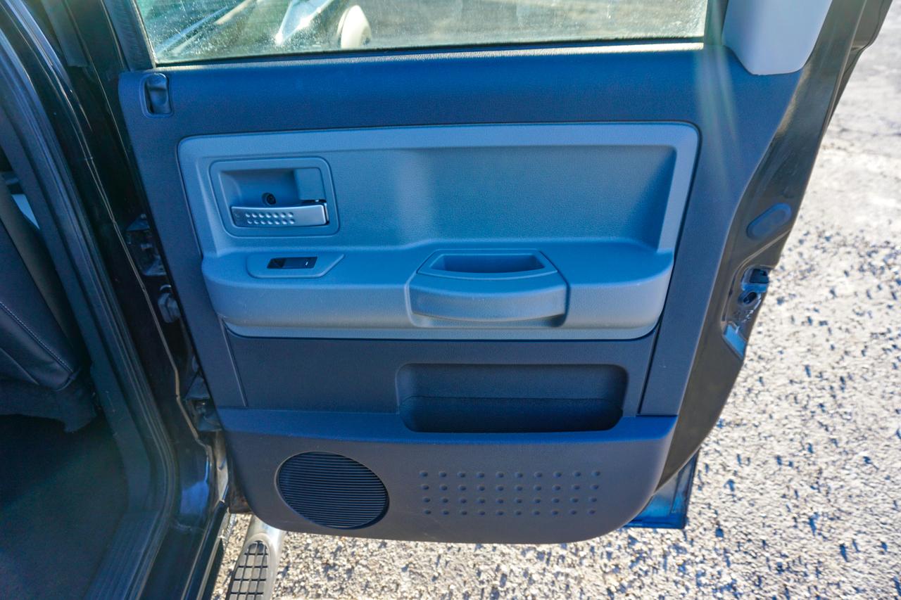 Dodge Dakota 4WD Crew Cab Laramie 2008