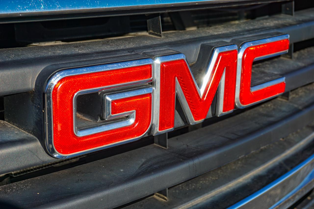 GMC Sierra 2500HD Ext Cab 143.5" WB 4WD SLT 2005