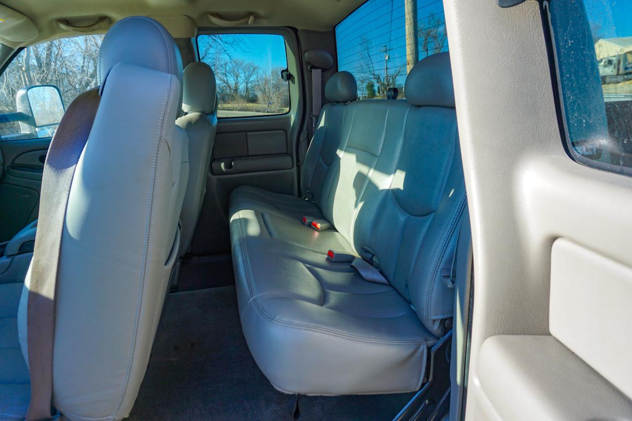 GMC Sierra 2500HD Ext Cab 143.5" WB 4WD SLT 2005