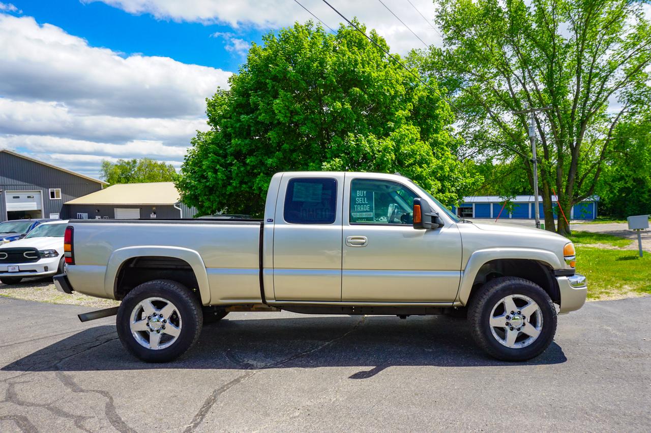 GMC Sierra 2500HD Ext Cab 143.5" WB 4WD SLT 2005