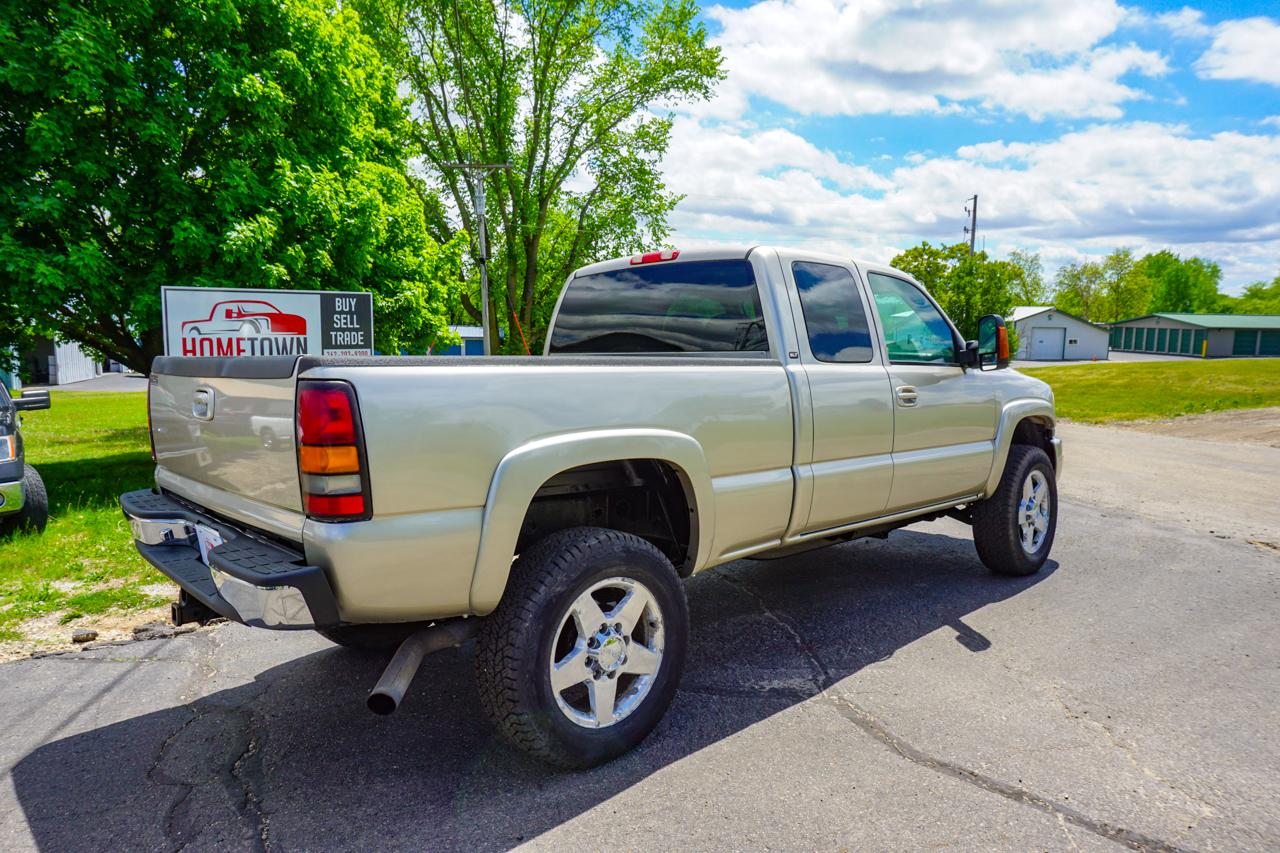 GMC Sierra 2500HD Ext Cab 143.5" WB 4WD SLT 2005