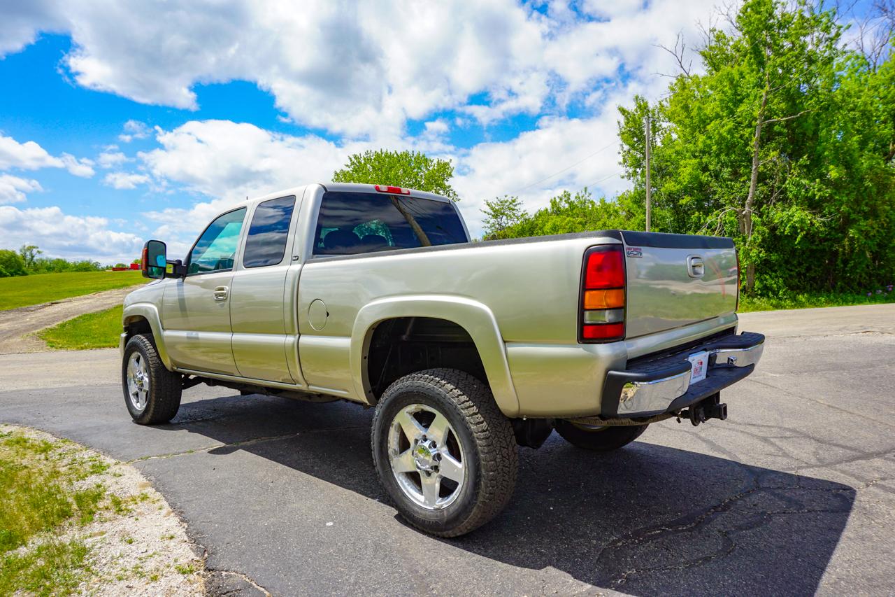GMC Sierra 2500HD Ext Cab 143.5" WB 4WD SLT 2005