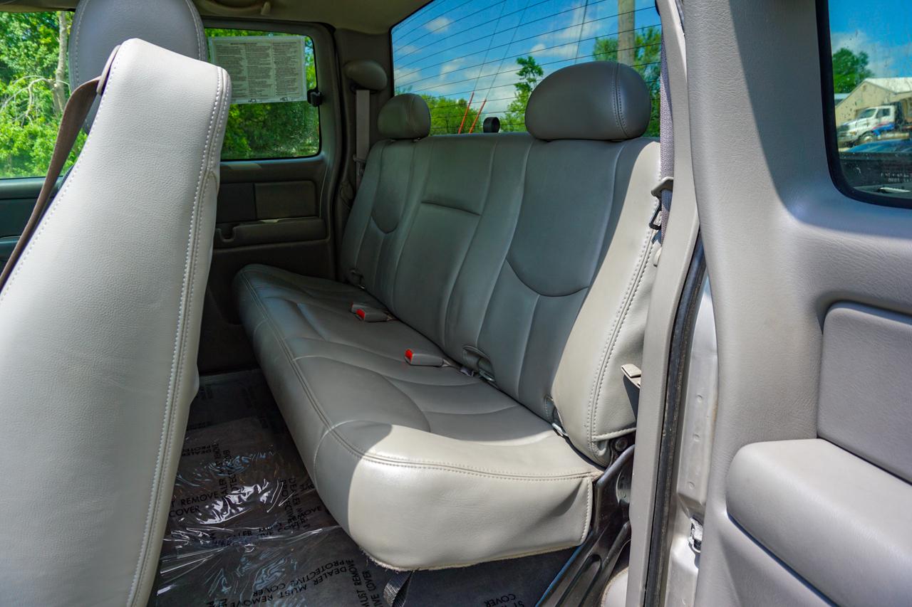 GMC Sierra 2500HD Ext Cab 143.5" WB 4WD SLT 2005