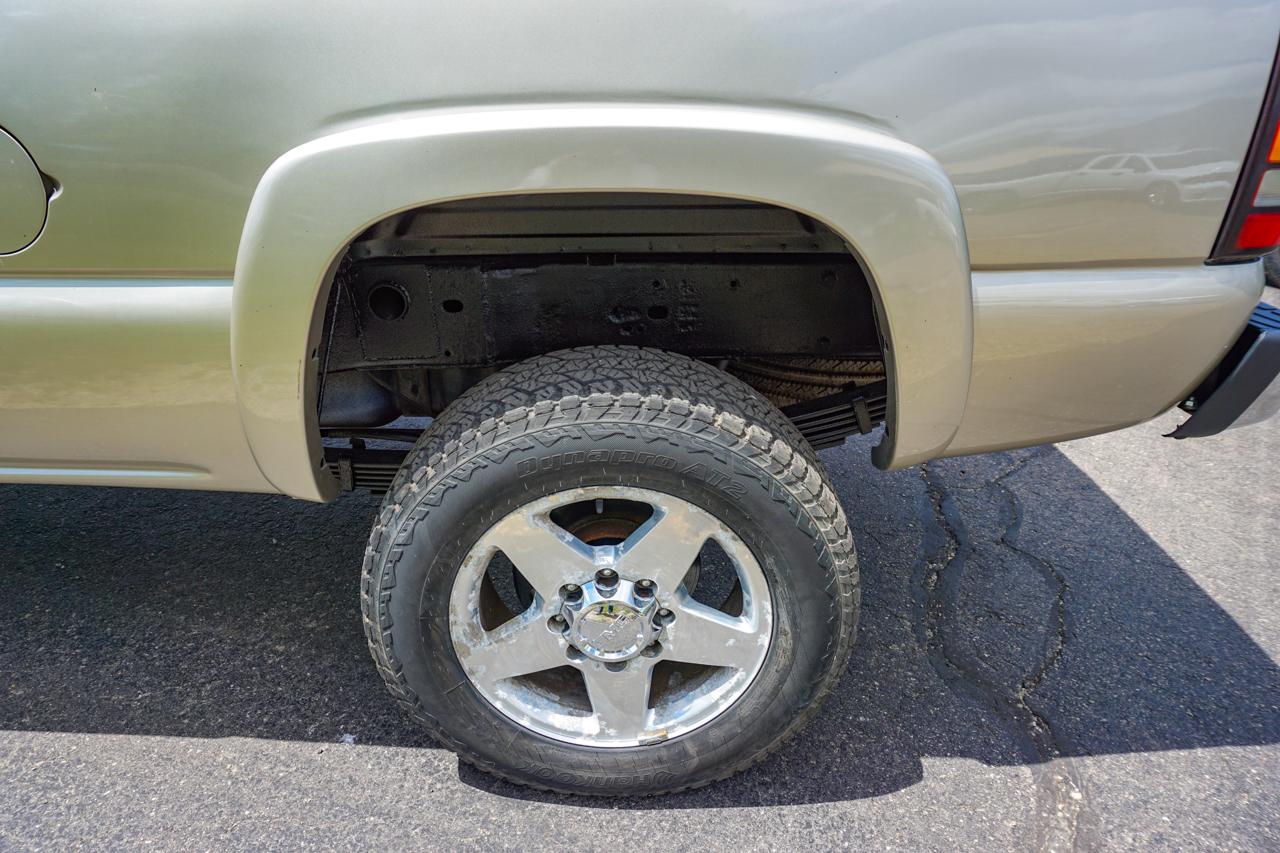 GMC Sierra 2500HD Ext Cab 143.5" WB 4WD SLT 2005