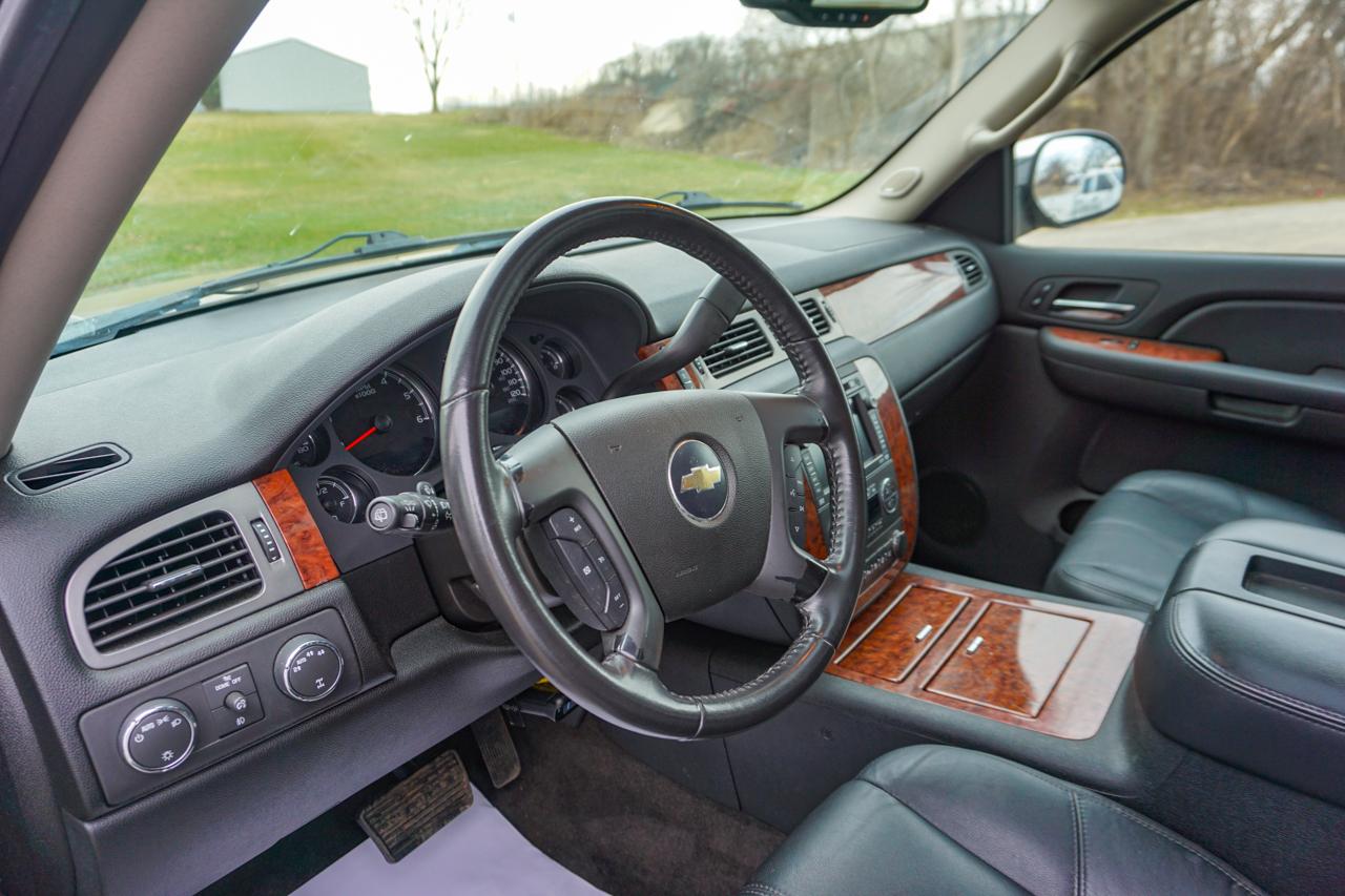 Chevrolet Suburban 4WD 4dr 1500 LTZ 2008