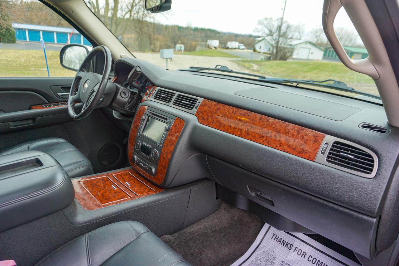 Chevrolet Suburban 4WD 4dr 1500 LTZ 2008