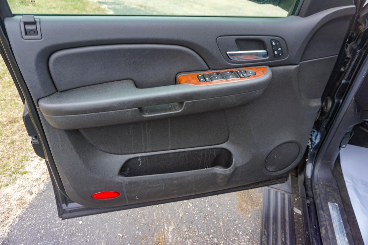 Chevrolet Suburban 4WD 4dr 1500 LTZ 2008