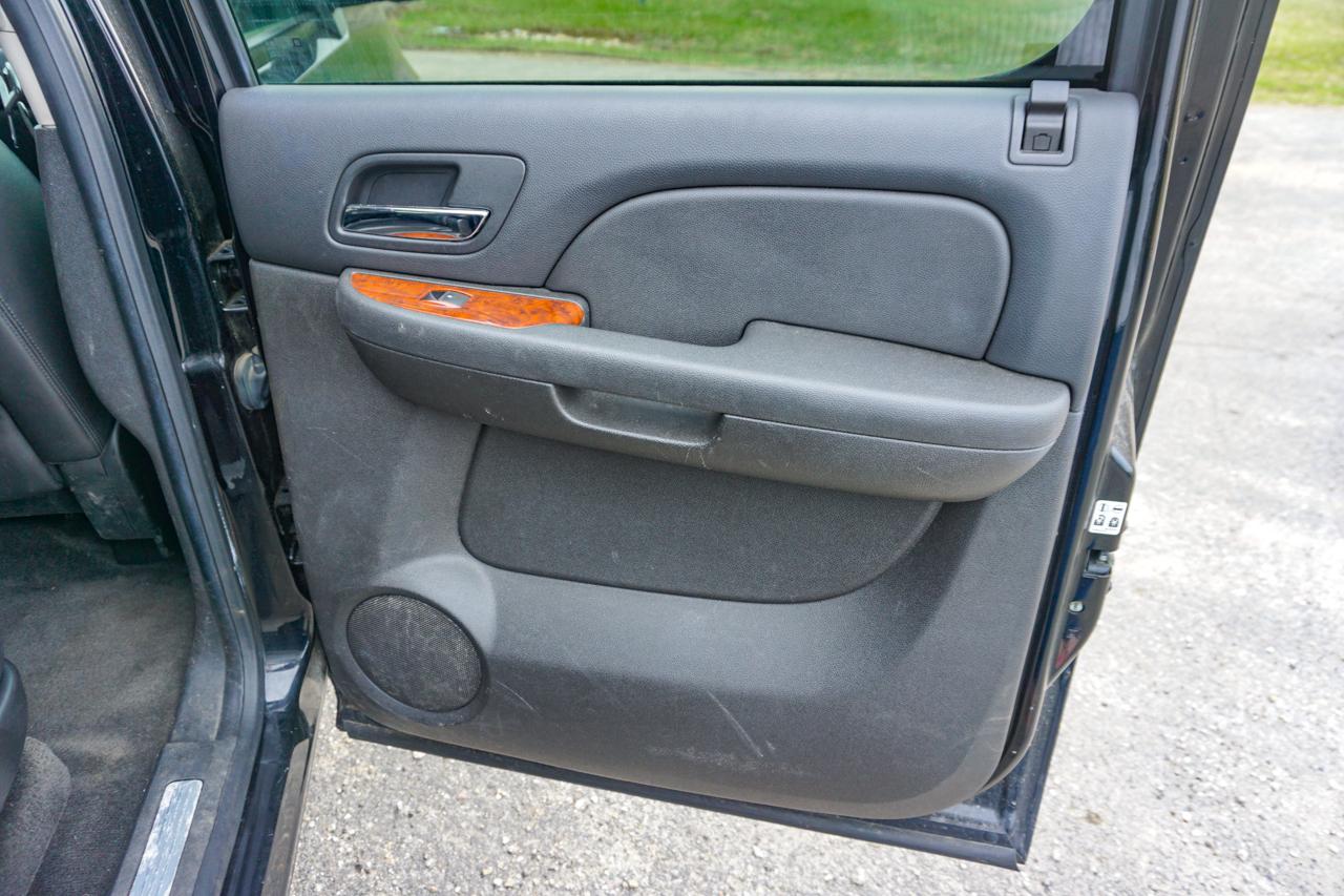 Chevrolet Suburban 4WD 4dr 1500 LTZ 2008