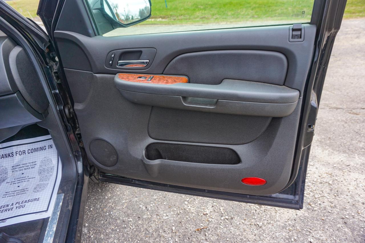 Chevrolet Suburban 4WD 4dr 1500 LTZ 2008