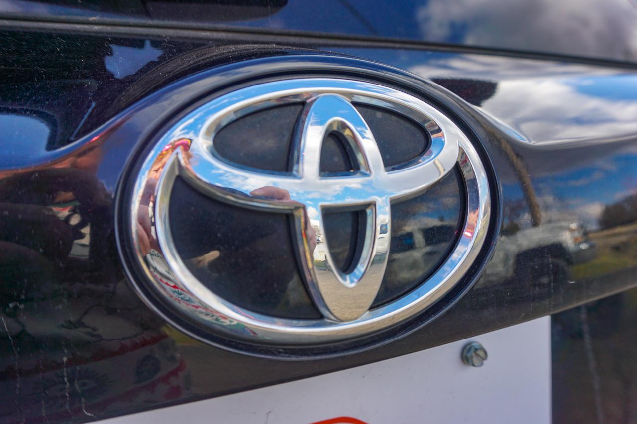 Toyota RAV4 AWD 4dr LE (Natl) 2015