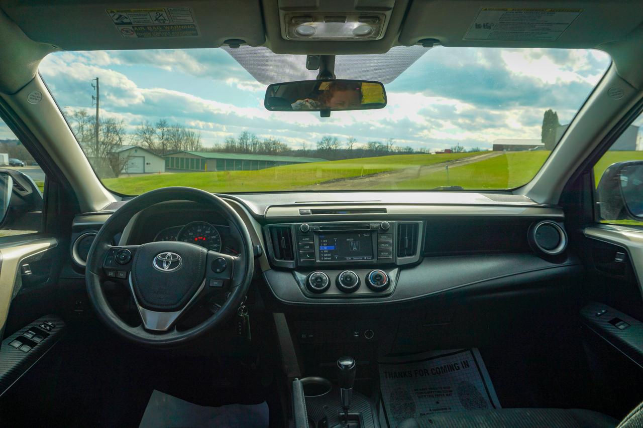 Toyota RAV4 AWD 4dr LE (Natl) 2015