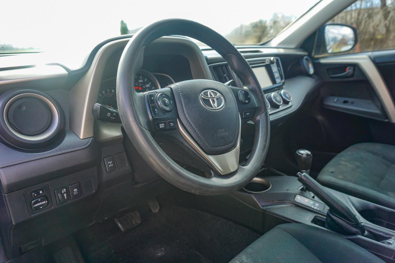 Toyota RAV4 AWD 4dr LE (Natl) 2015