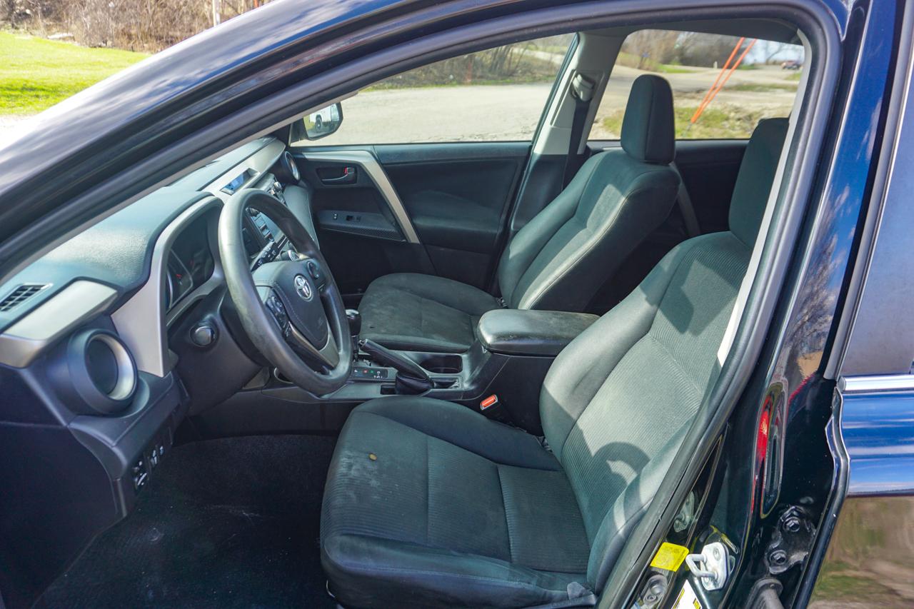 Toyota RAV4 AWD 4dr LE (Natl) 2015