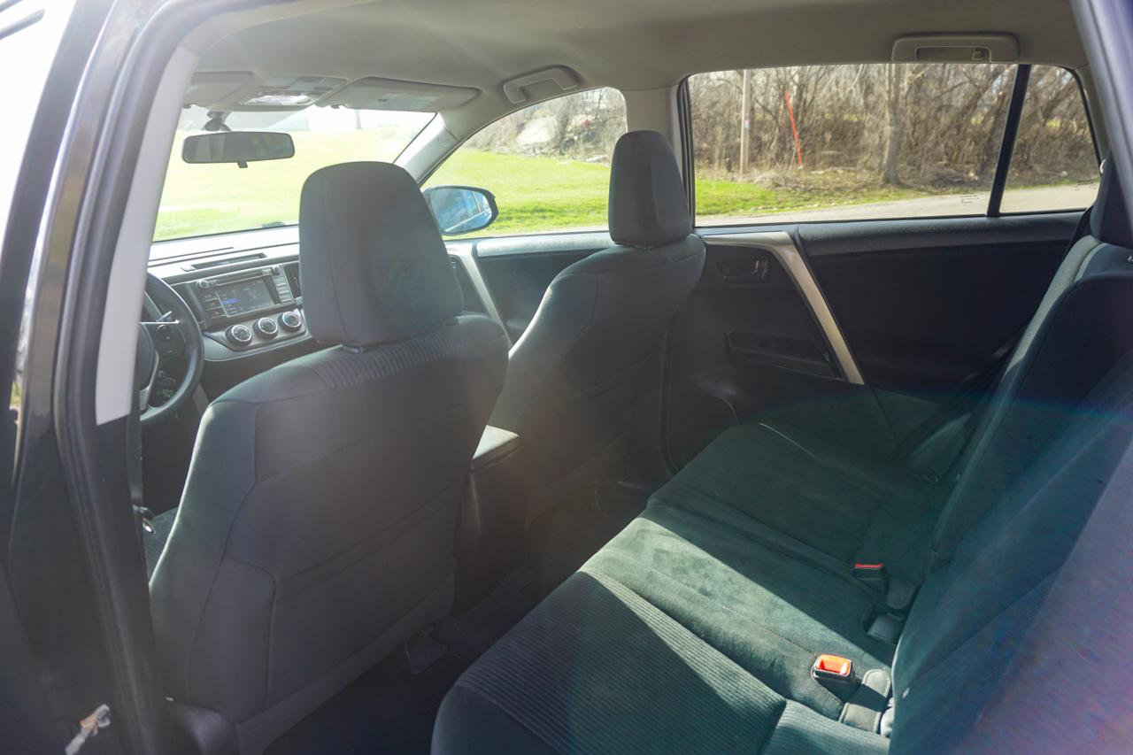 Toyota RAV4 AWD 4dr LE (Natl) 2015