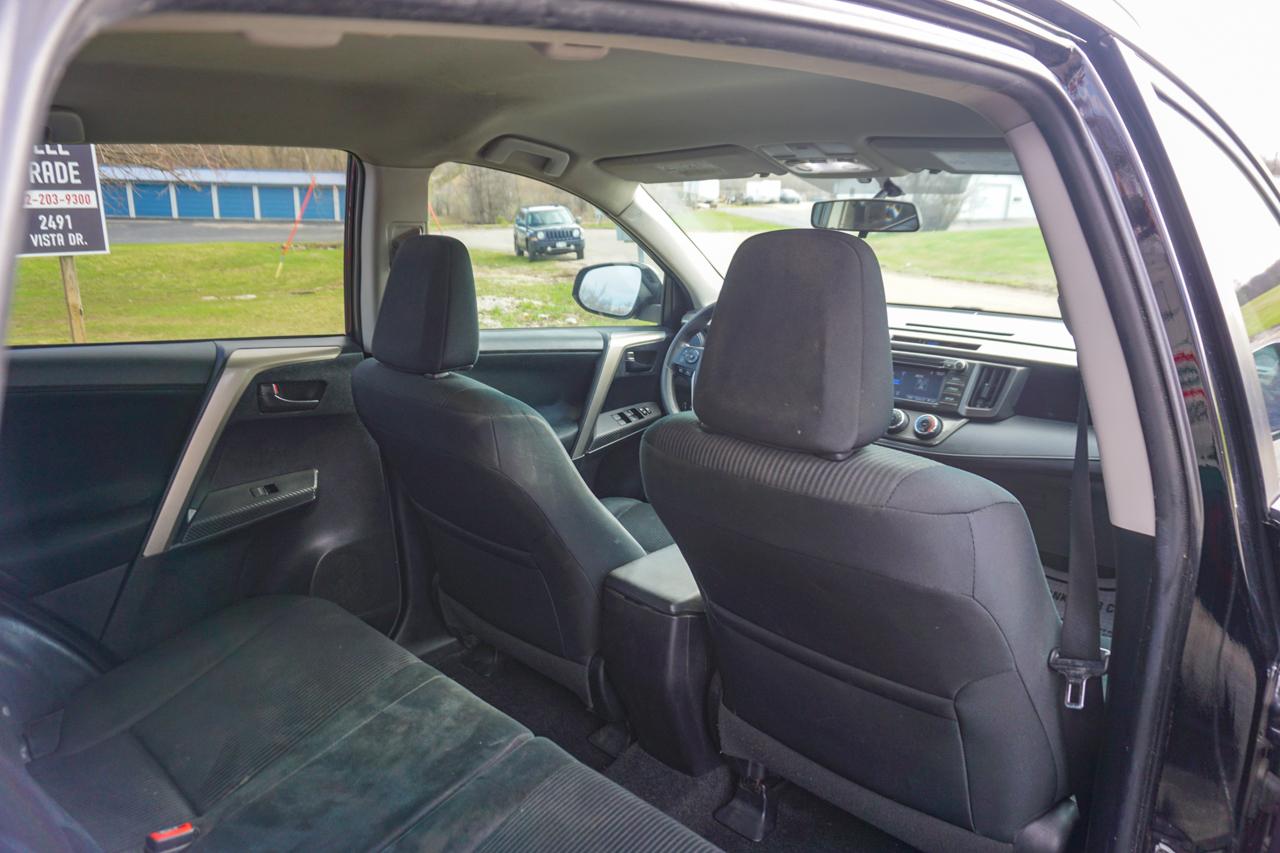 Toyota RAV4 AWD 4dr LE (Natl) 2015