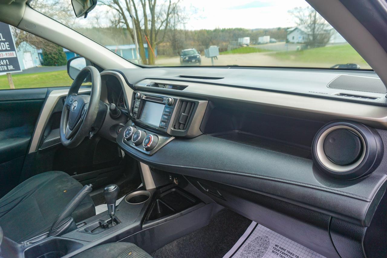Toyota RAV4 AWD 4dr LE (Natl) 2015