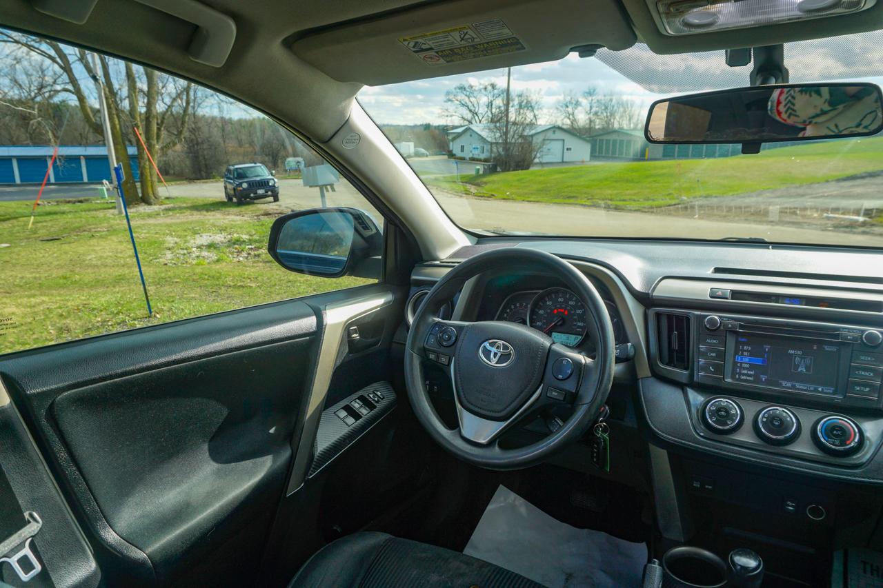 Toyota RAV4 AWD 4dr LE (Natl) 2015