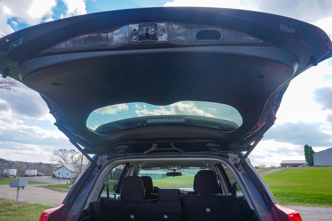 Toyota RAV4 AWD 4dr LE (Natl) 2015