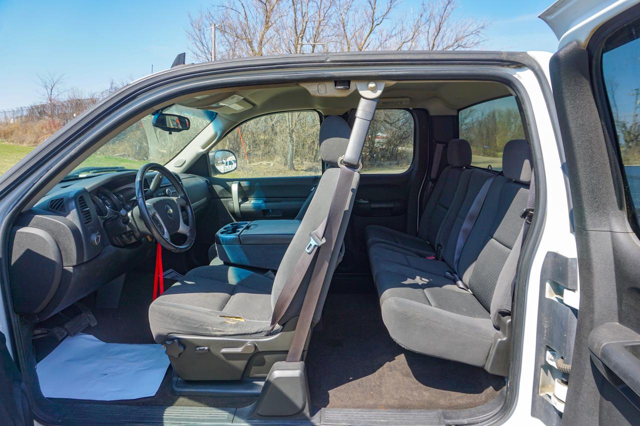 Chevrolet Silverado 1500 4WD Ext Cab 134.0" LT *Ltd Avail* 2009