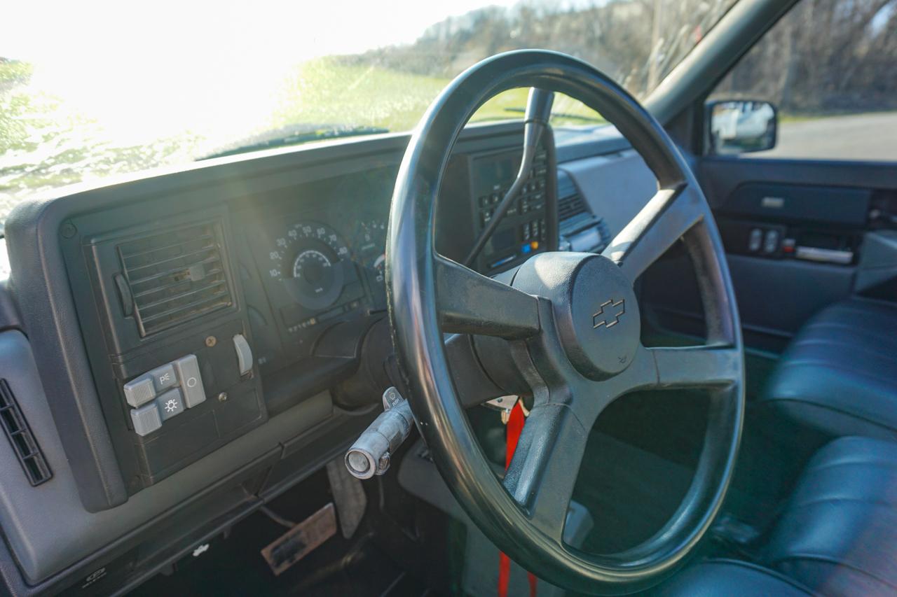 Chevrolet 1/2 Ton Pickups Fleetside 117.5" WB 4WD 1988