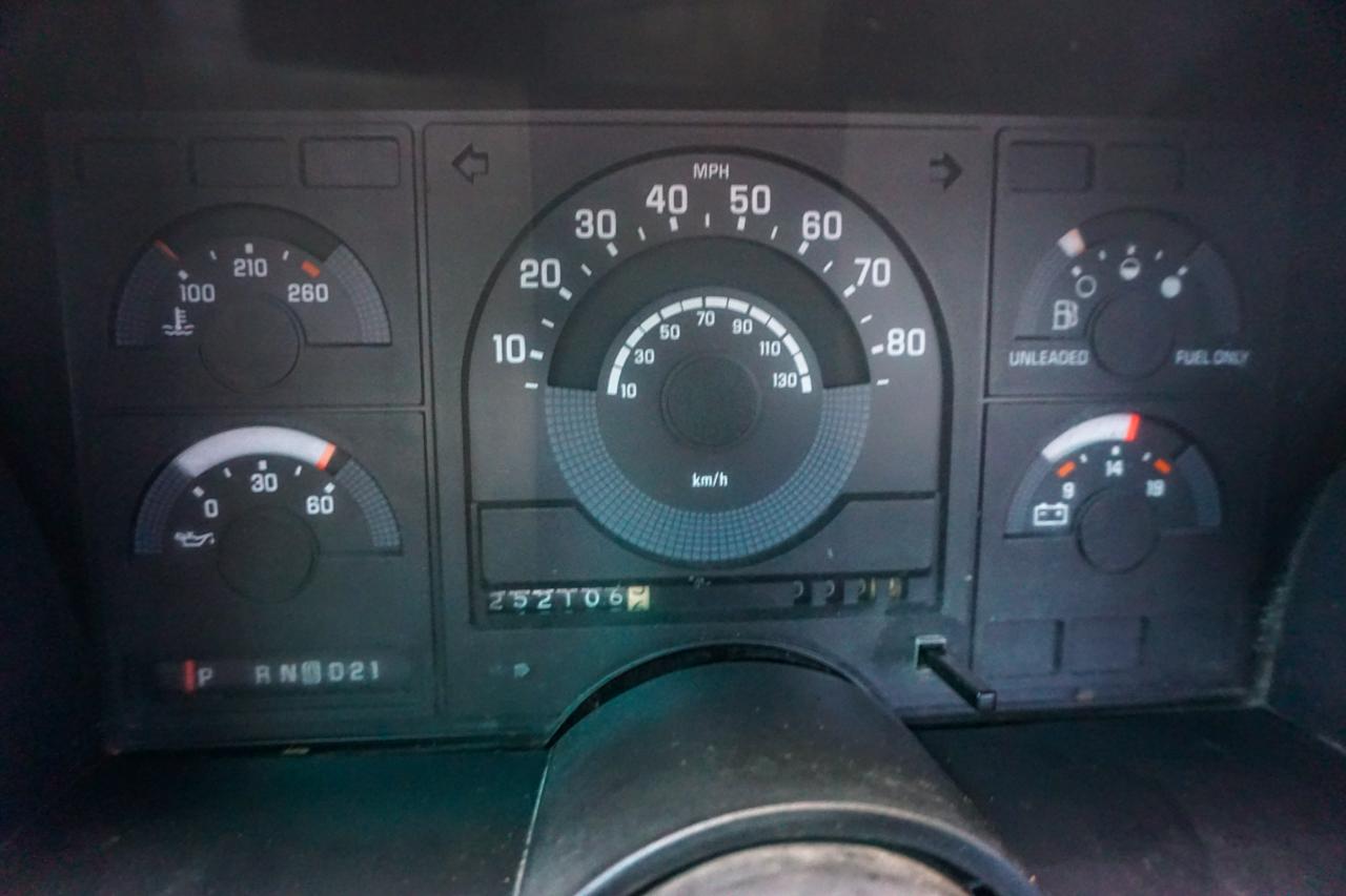 Chevrolet 1/2 Ton Pickups Fleetside 117.5" WB 4WD 1988