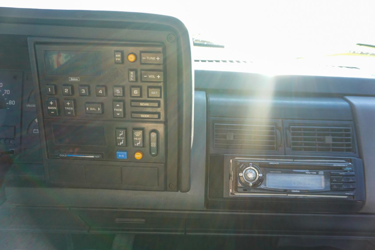 Chevrolet 1/2 Ton Pickups Fleetside 117.5" WB 4WD 1988