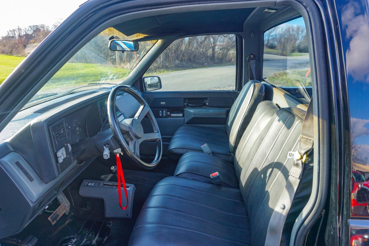 Chevrolet 1/2 Ton Pickups Fleetside 117.5" WB 4WD 1988