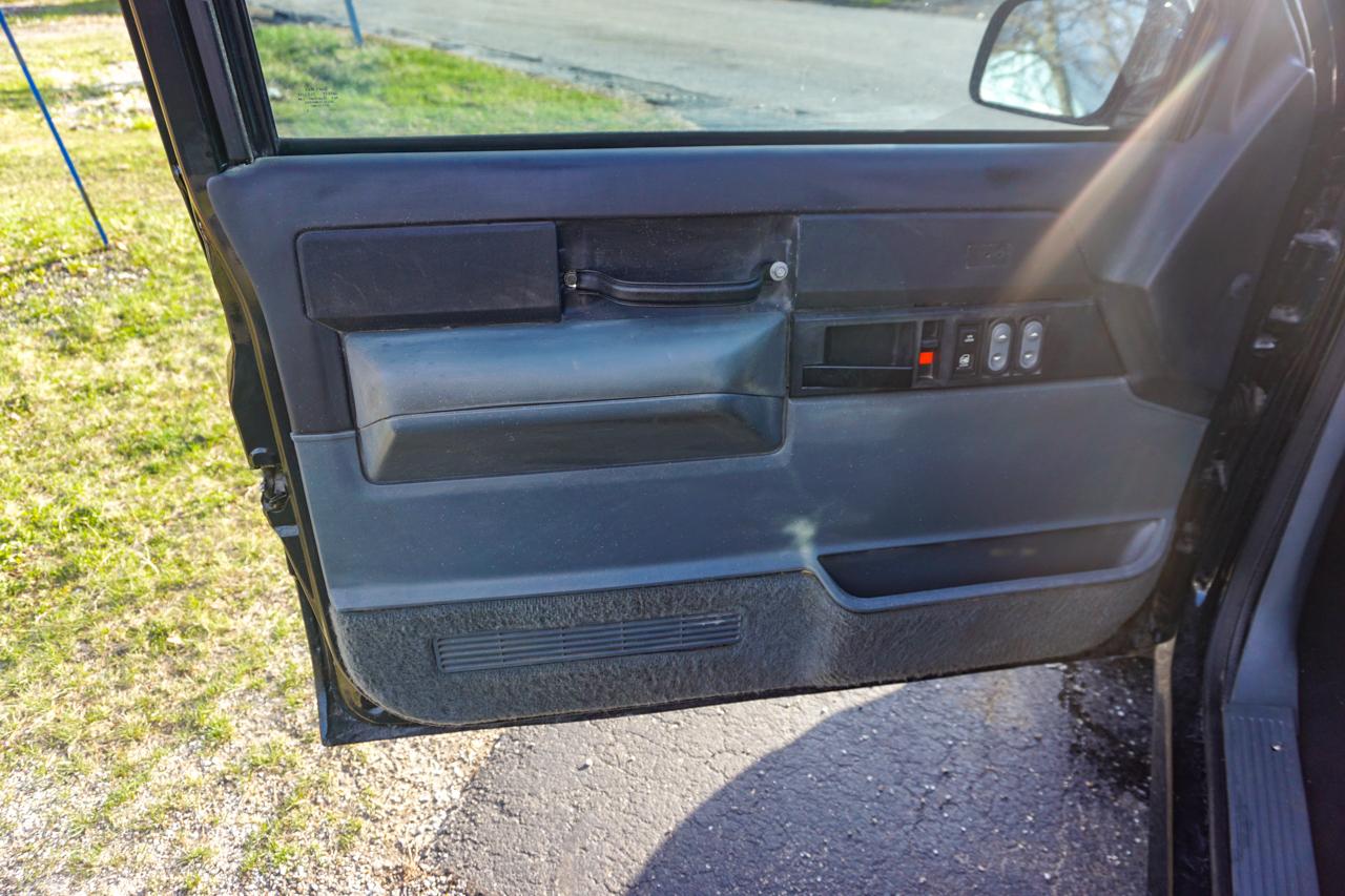 Chevrolet 1/2 Ton Pickups Fleetside 117.5" WB 4WD 1988