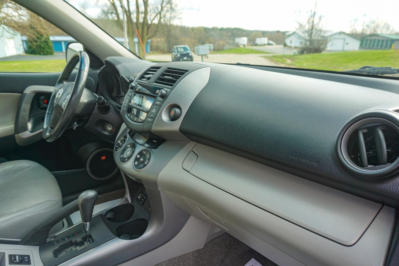 Toyota RAV4 4WD 4dr V6 5-Spd AT Ltd (Natl) 2008