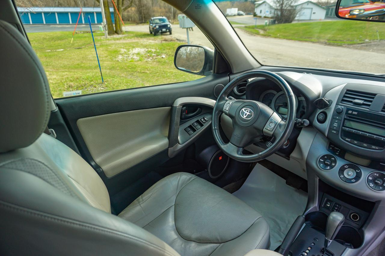 Toyota RAV4 4WD 4dr V6 5-Spd AT Ltd (Natl) 2008