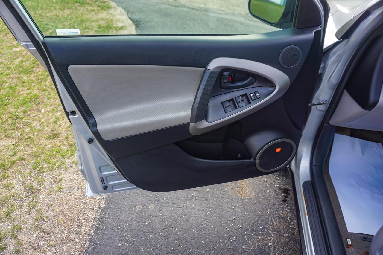 Toyota RAV4 4WD 4dr V6 5-Spd AT Ltd (Natl) 2008