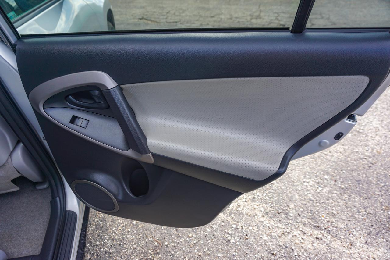 Toyota RAV4 4WD 4dr V6 5-Spd AT Ltd (Natl) 2008