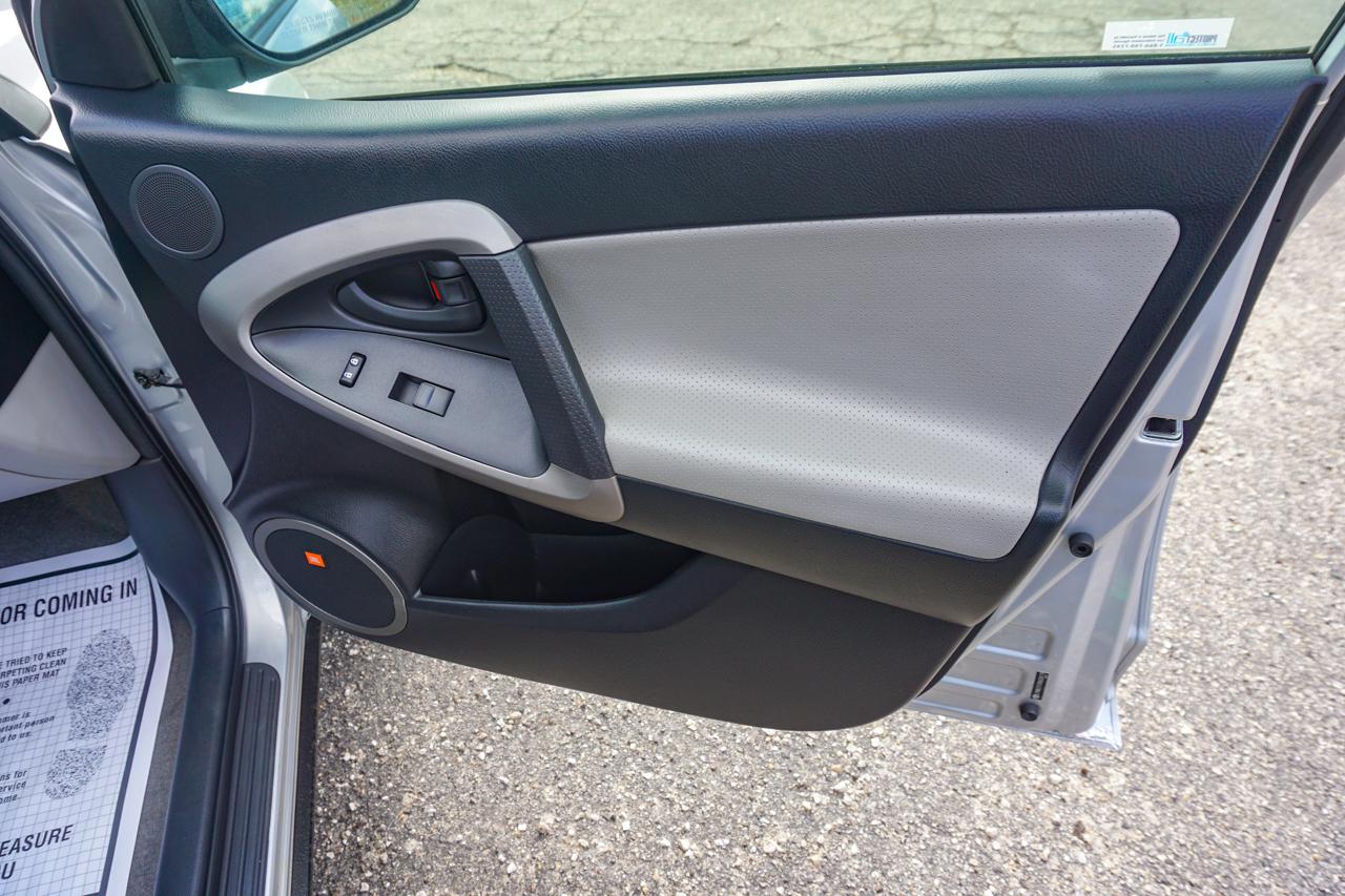 Toyota RAV4 4WD 4dr V6 5-Spd AT Ltd (Natl) 2008