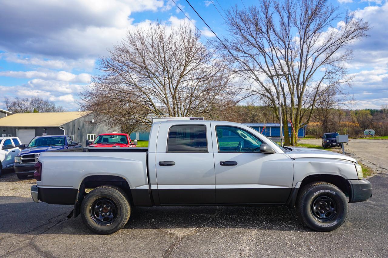 Dodge Dakota 2dr Club Cab 131" WB 4WD ST 2005