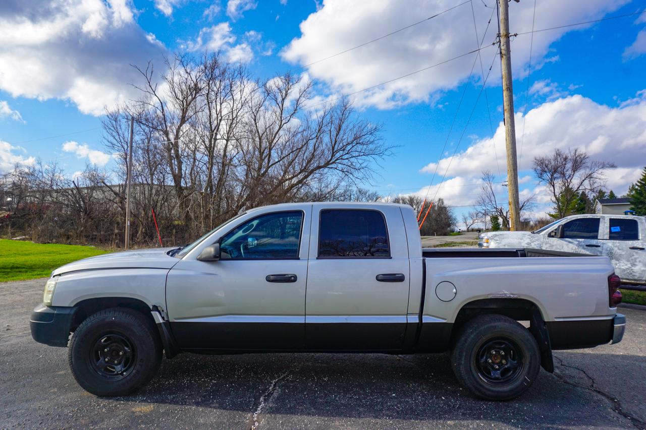 Dodge Dakota 2dr Club Cab 131" WB 4WD ST 2005