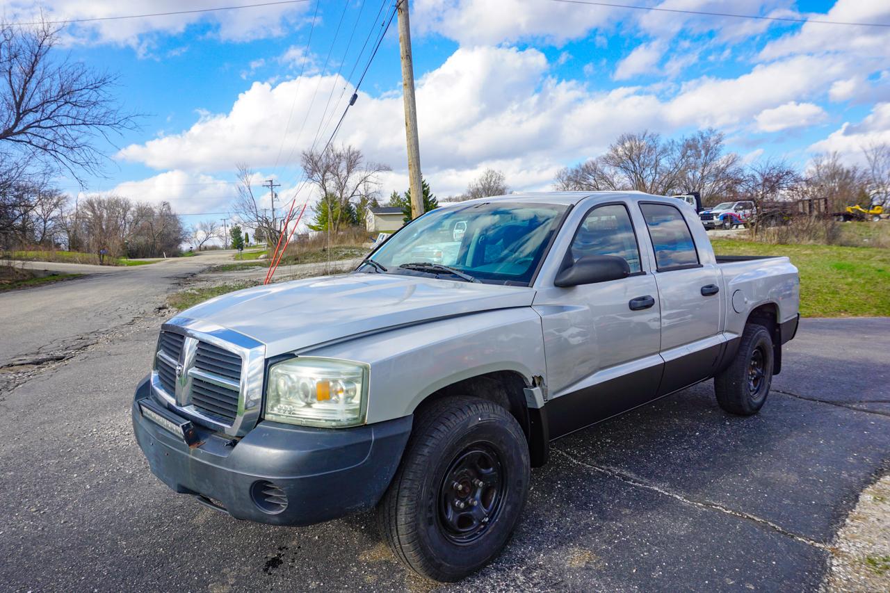 Dodge Dakota 2dr Club Cab 131" WB 4WD ST 2005