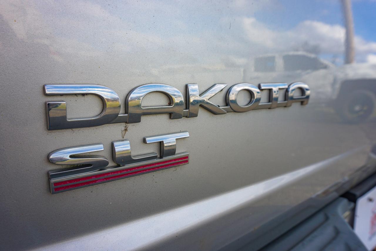 Dodge Dakota 2dr Club Cab 131" WB 4WD ST 2005